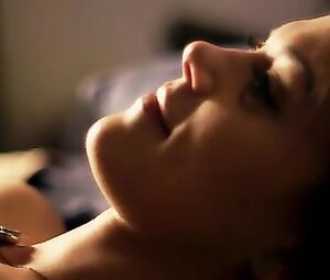 Lindsey Shaw - Temps (2016)