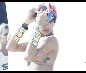 Rihanna sexy – Vogue Brasil- Behind The Scenes (2014)