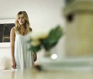 Kaniehtiio Horn nude – Embrace of the Vampire (2013)