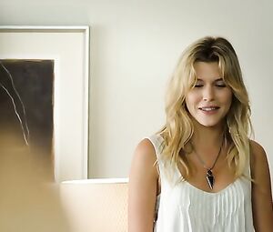 Kaniehtiio Horn nude – Embrace of the Vampire (2013)