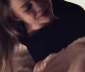 Maria Winther Olsen, Elin Morkore Dalberg Nude - Som engle vi falder (2014)
