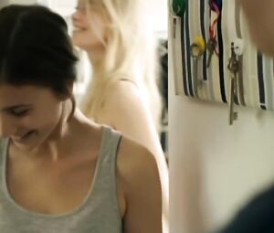 Henrike von Kuick, Aylin Tezel Nude - Am Himmel der Tag (2012)