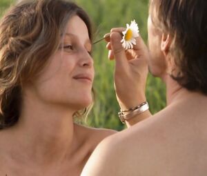 Laetitia Casta, Kate Moran, Olivia Cote Nude - Nes en 68 (2008)