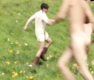 Laetitia Casta, Kate Moran, Olivia Cote Nude - Nes en 68 (2008)