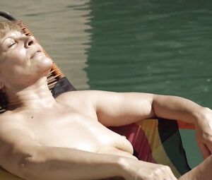 Andrea Strenitz, Iride Mockert, Ivanna Colona Olsen nude – Los Decentes (2016)