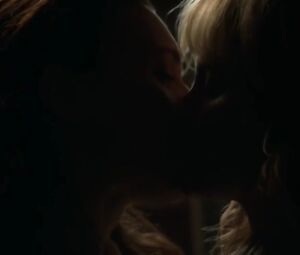 Lena Hall, Isabella Farrell, Mena Suvari Nude - Becks (2017)