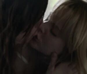 Lena Hall, Isabella Farrell, Mena Suvari Nude - Becks (2017)