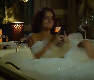 Ariel Winter, etc Nude & Sexy - The Last Movie Star (2017)