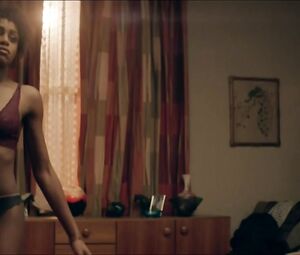 Simona Brown Nude - Kiss Me First s01e03 (2018)