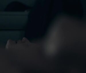 Elisabeth Moss naked - The Handmaid's Tale s02e02 (2018)