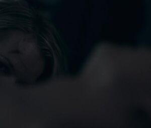 Elisabeth Moss naked - The Handmaid's Tale s02e02 (2018)