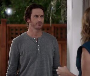 Jenna Fischer hot - Splitting Up Together s01e04 (2018)