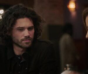 Jenna Fischer hot - Splitting Up Together s01e04 (2018)