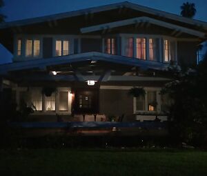 Jenna Fischer hot - Splitting Up Together s01e04 (2018)