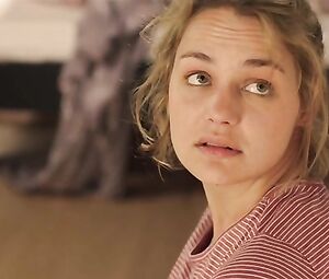 Jytte-Merle Böhrnsen nude, Luise Heyer sexy - Einmal bitte Alles (2017)