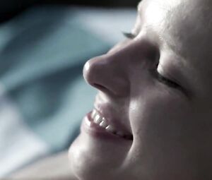 Marta Nieradkiewicz, Katarzyna Herman nude – Plynace wiezowce (2013) (Explicit Sex Movie)