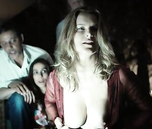 Ondina Clais Castilho nude - Meu Amigo Hindu (2015)