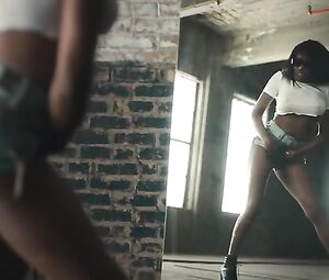 Azealia Banks sexy music - Anna Wintour (2018)