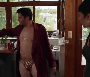 Fanny Krich sexy - Une famille formidable s14e04 (2017)