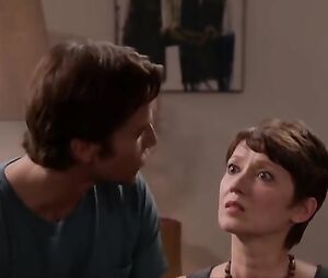 Fanny Krich sexy - Une famille formidable s14e04 (2017)
