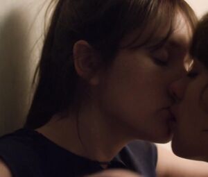 Hot Lesbian Scene - A trois on y va