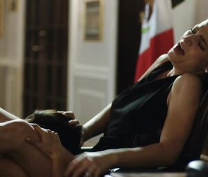 Ingobernables - Hot Lesbian Scene