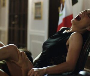 Ingobernables - Hot Lesbian Scene