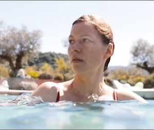 Lesbians in Pool - Affenkonig