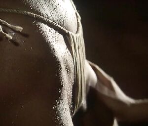 Lesby Sex Scene - Caged - Le prede umane