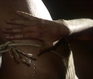 Lesby Sex Scene - Caged - Le prede umane