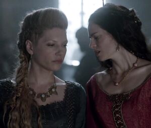 Vikings - Lesbian Kiss Scene