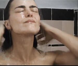 Girl Masturbating in Shower - Como Esquecer