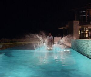 Dichen Lachman, Devon Reilly naked - Animal Kingdom s03e13 (2018)