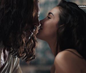Maddison Jaizani nude - Versailles s03e06 (2018)