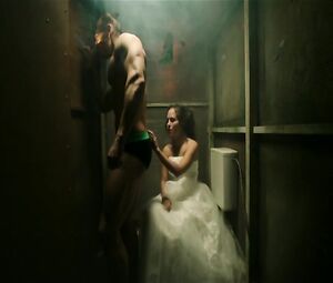Lea Arnezeder nude - La Station (2017)