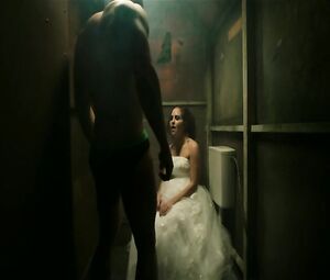 Lea Arnezeder nude - La Station (2017)