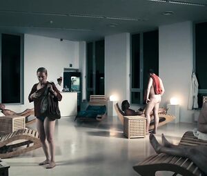 Sophia Leboutte, Julie Neenemaggi nude - Thermes (2010)