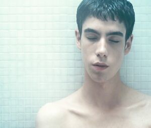 Sophia Leboutte, Julie Neenemaggi nude - Thermes (2010)