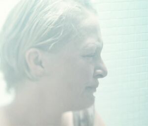 Sophia Leboutte, Julie Neenemaggi nude - Thermes (2010)