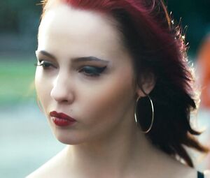 Yuliya Khlynina nude - Tolko ne oni  (2018)