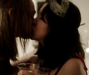 Jemima Kirke nude - Wild Honey Pie! (2018)