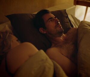 Elisabeth Moss naked - The Square (2017)