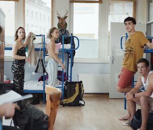 Caro Cult, Amelie Plaas Link nude - Interrail (2018)