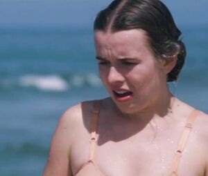 Laura Kajer nude - Badehotellet s06e01 (2019)