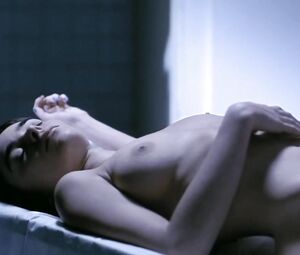 Elodie Bouchez nude - Jโaimerais pas crever un dimanche (1998)