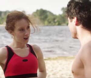 Manon Allender nude - Deutsch les Landes s01e04(2018)