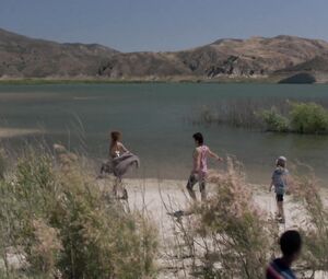 Juliette Lewis nude - Camping s01e01 (2018)