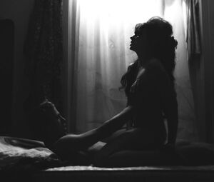 Jessy Moravec naked - Lasst die Alten sterben (2017)