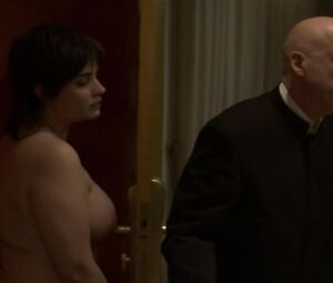 Julie-Marie Parmentier, Christine Citti nude  - Suite noire s01e02 (2009)