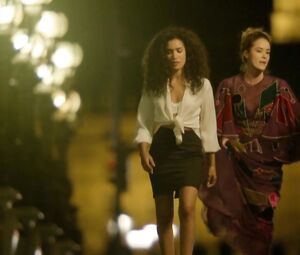 Alice David, Sabrina Ouazani, Charlotte Gabris naked - Demi soeurs (2018)